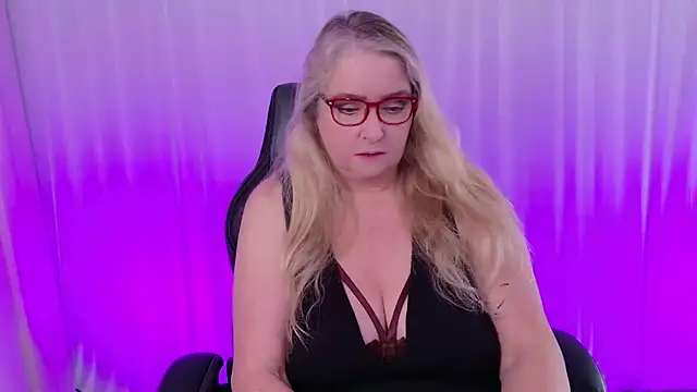 Snapshot of KatDSinclair chatting on 02-07-25, 02:15 KatDSinclair online show from 02-07-25, 02:15