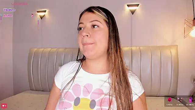 Snapshot of Zuzu_sweet chatting on 12-22-25, 07:11 Zuzu sweet online show from 12-22-25, 07:11