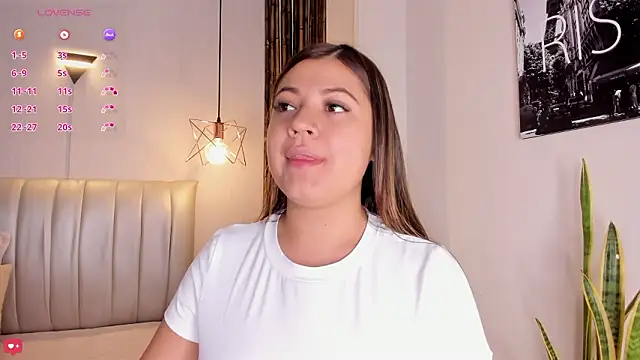 Snapshot of Zuzu_sweet chatting on 02-19-26, 06:59 Zuzu sweet online show from 02-19-26, 06:59