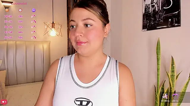 Snapshot of Zuzu_sweet chatting on 02-25-26, 07:12 Zuzu sweet online show from 02-25-26, 07:12