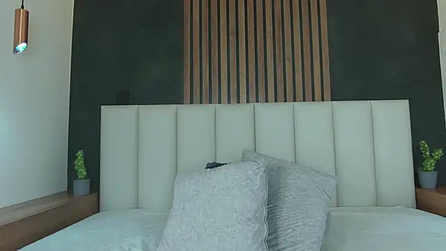 Snapshot of AmyPalmmer chatting on 02-19-25, 06:43 AmyPalmmer online show from 02-19-25, 06:43