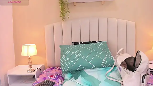 Mia thompson 19 online show from 01-09-26, 05:59