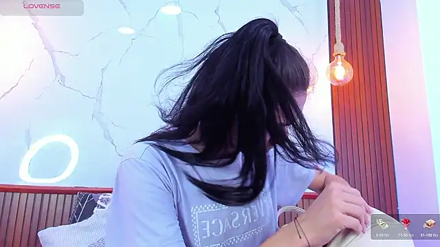 Mia thompson 19 online show from 03-14-26, 07:30