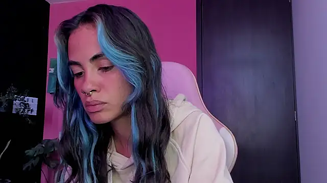 Juanadearco5 online show from 12-14-25, 05:29