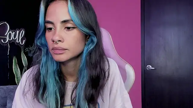 Juanadearco5 online show from 12-15-25, 09:41