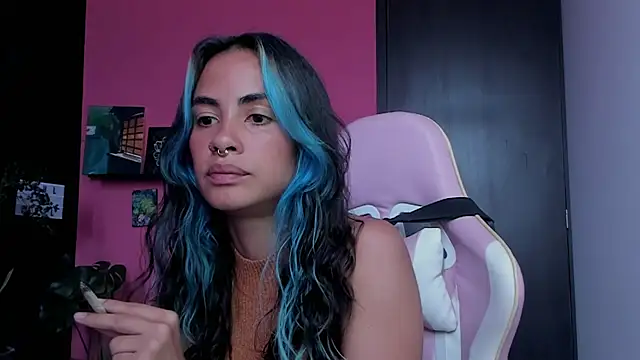 Juanadearco5 online show from 12-18-25, 06:03