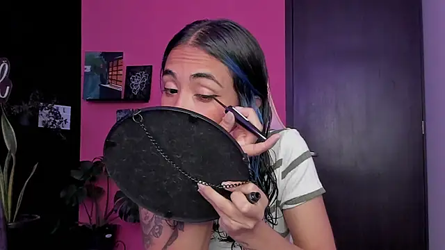 Juanadearco5 online show from 12-20-25, 07:21