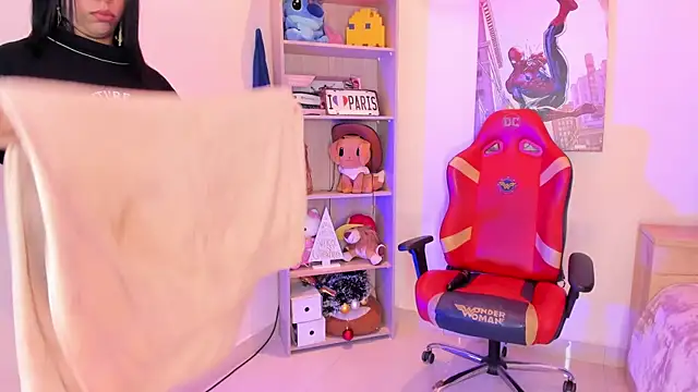 madelyn rose  online show from 01-15-25, 05:19