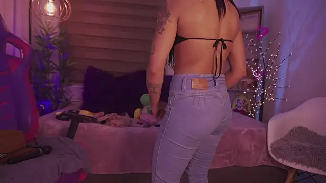 madelyn rose  online show from 10-15-25, 02:01