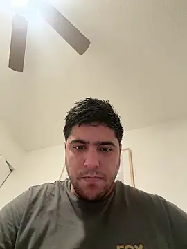 Snapshot of elwhite1996 chatting on 12-15-25, 01:43 elwhite1996 online show from 12-15-25, 01:43