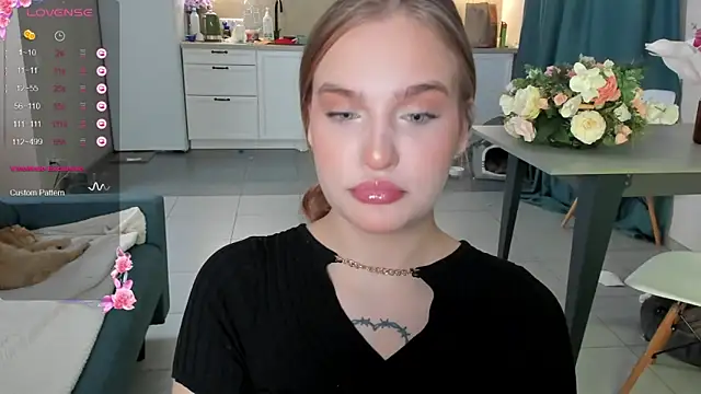 Snapshot of CarolineLovers chatting on 12-03-24, 11:24 CarolineLovers online show from 12-03-24, 11:24