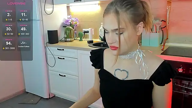 Snapshot of CarolineLovers chatting on 12-13-24, 10:55 CarolineLovers online show from 12-13-24, 10:55