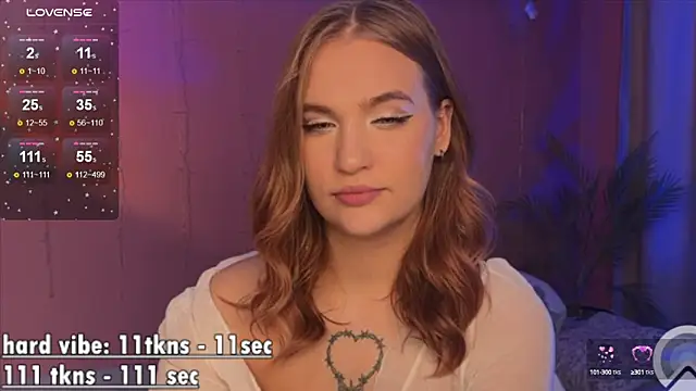 Snapshot of CarolineLovers chatting on 03-06-25, 05:57 CarolineLovers online show from 03-06-25, 05:57