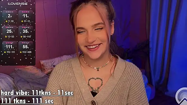 Snapshot of CarolineLovers chatting on 03-15-25, 11:28 CarolineLovers online show from 03-15-25, 11:28