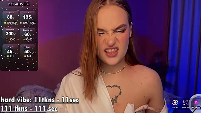 Snapshot of CarolineLovers chatting on 03-22-25, 03:52 CarolineLovers online show from 03-22-25, 03:52