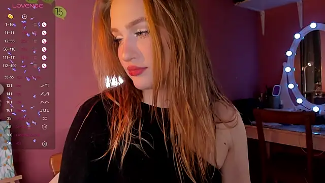 Snapshot of CarolineLovers chatting on 09-22-25, 08:44 CarolineLovers online show from 09-22-25, 08:44