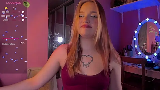 Snapshot of CarolineLovers chatting on 10-23-25, 08:51 CarolineLovers online show from 10-23-25, 08:51