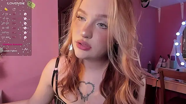 Snapshot of CarolineLovers chatting on 11-15-25, 09:11 CarolineLovers online show from 11-15-25, 09:11