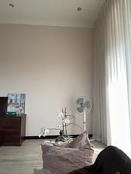 Hott Lolla online show from 09-13-25, 07:52