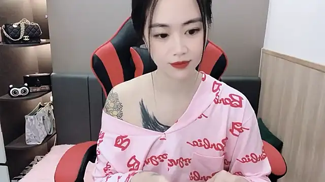 Snapshot of witch-39 chatting on 12-08-24, 08:41 witch-39 online show from 12-08-24, 08:41