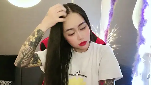 Snapshot of witch-39 chatting on 01-08-25, 01:11 witch-39 online show from 01-08-25, 01:11