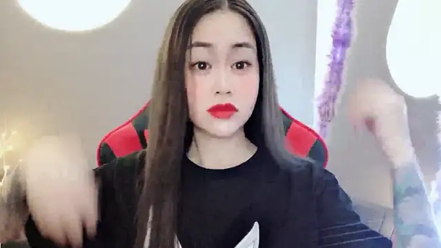 Snapshot of witch-39 chatting on 01-13-25, 01:02 witch-39 online show from 01-13-25, 01:02