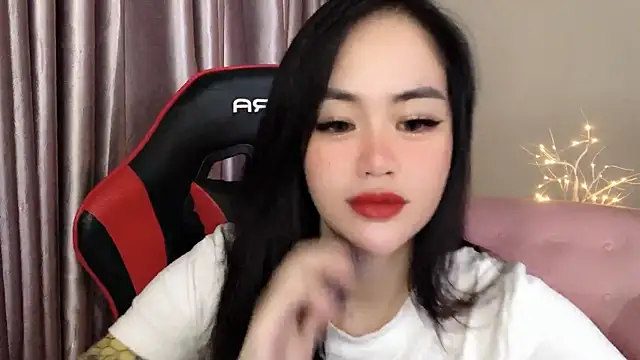 Snapshot of witch-39 chatting on 09-10-25, 06:35 witch-39 online show from 09-10-25, 06:35