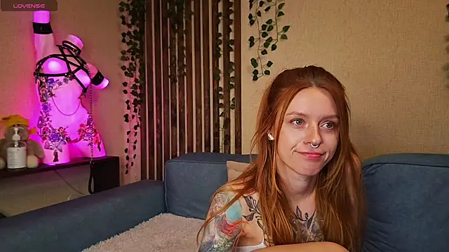  SweetFox  online show from 09-12-25, 12:55