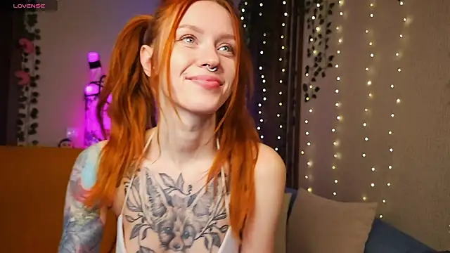  SweetFox  online show from 11-14-25, 02:32