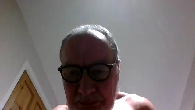 Snapshot of jimmybenido chatting on 12-15-24, 05:10 jimmybenido online show from 12-15-24, 05:10