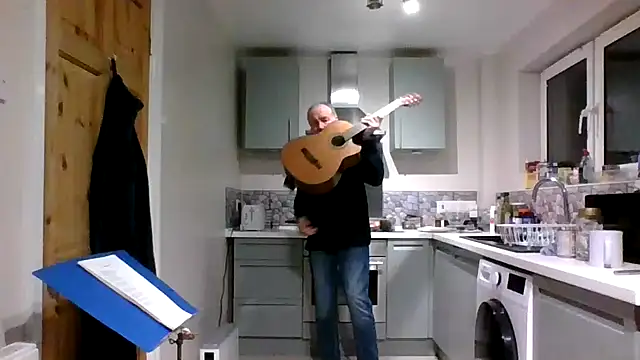 Snapshot of jimmybenido chatting on 12-17-24, 05:15 jimmybenido online show from 12-17-24, 05:15
