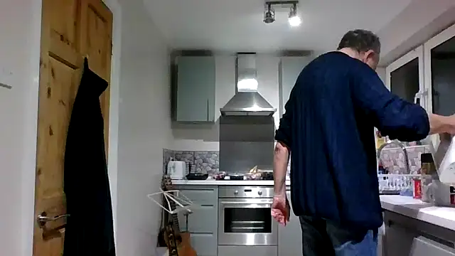 Snapshot of jimmybenido chatting on 12-19-24, 05:18 jimmybenido online show from 12-19-24, 05:18