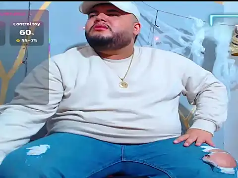 Snapshot of damian_chubby chatting on 10-20-25, 04:02 damian chubby online show from 10-20-25, 04:02