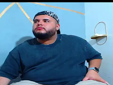 Snapshot of damian_chubby chatting on 11-22-25, 08:24 damian chubby online show from 11-22-25, 08:24