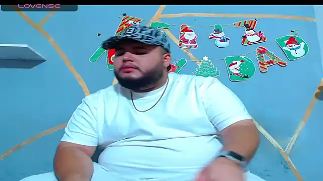 Snapshot of damian_chubby chatting on 11-26-25, 02:23 damian chubby online show from 11-26-25, 02:23