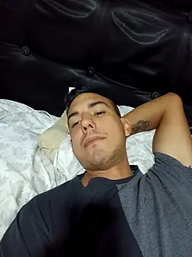 Snapshot of Cristian-2024 chatting on 02-13-25, 09:17 Cristian-2024 online show from 02-13-25, 09:17