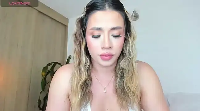 Snapshot of honeyann08 chatting on 01-29-25, 08:04 honeyann08 online show from 01-29-25, 08:04