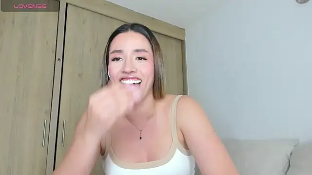 Snapshot of honeyann08 chatting on 02-15-25, 08:33 honeyann08 online show from 02-15-25, 08:33