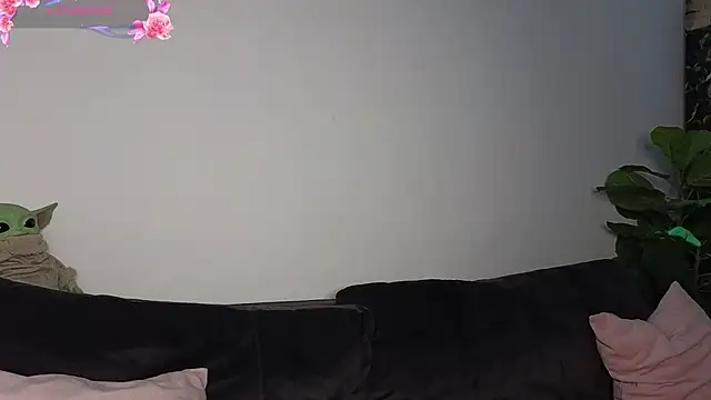 Snapshot of ReyaSophia chatting on 12-21-25, 08:05 ReyaSophia online show from 12-21-25, 08:05