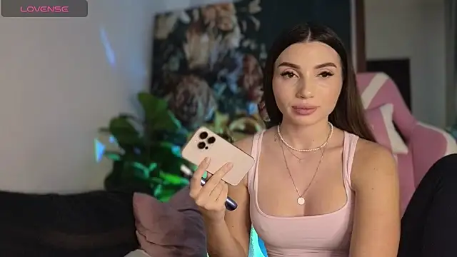 Snapshot of ReyaSophia chatting on 02-17-26, 10:49 ReyaSophia online show from 02-17-26, 10:49