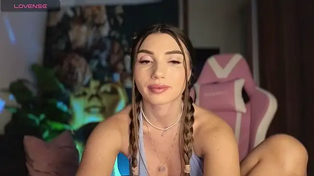 Snapshot of ReyaSophia chatting on 02-18-26, 09:11 ReyaSophia online show from 02-18-26, 09:11