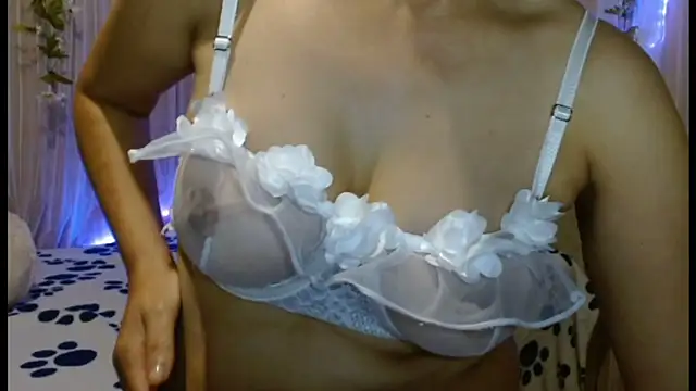 italagomez  online show from 01-06-25, 11:42