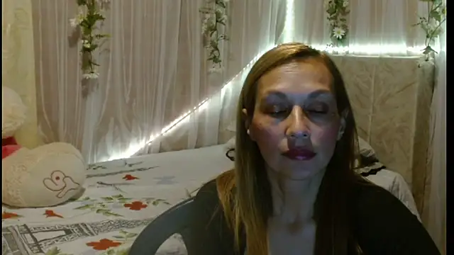 italagomez  online show from 02-04-25, 11:49