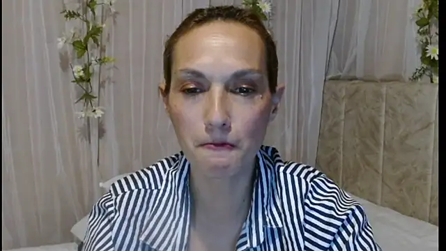 italagomez  online show from 03-01-25, 02:37