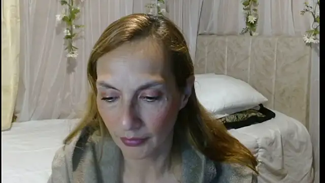 italagomez  online show from 03-05-25, 10:43