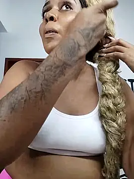 ELLA KELLY online show from 12-17-25, 12:00