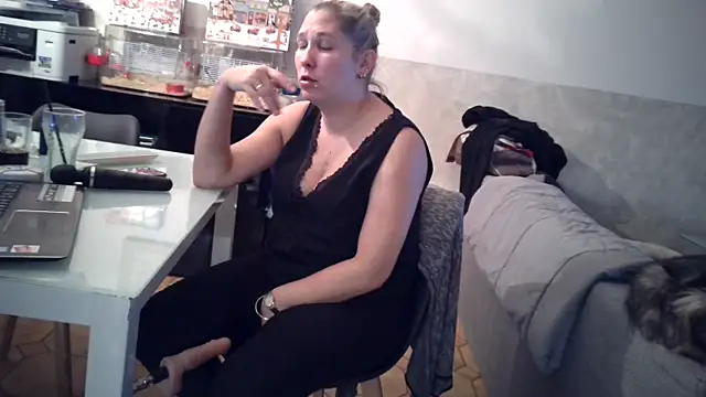 Snapshot of Chatonne69 chatting on 12-24-24, 04:44 Chatonne69 online show from 12-24-24, 04:44