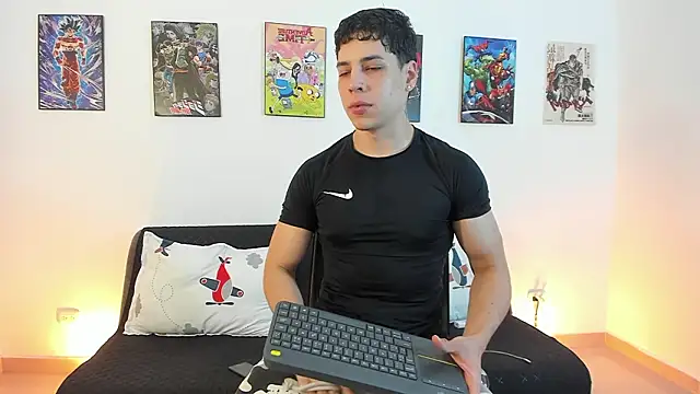 jonathanjoestar  online show from 02-06-26, 09:51