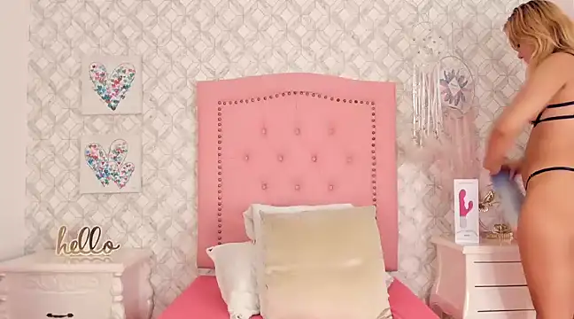 Snapshot of Sara__Williams chatting on 01-10-25, 03:39 Sara Williams online show from 01-10-25, 03:39