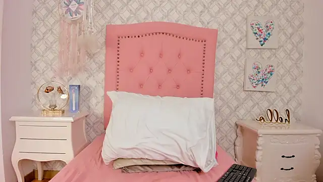 Snapshot of Sara__Williams chatting on 02-09-25, 06:43 Sara Williams online show from 02-09-25, 06:43